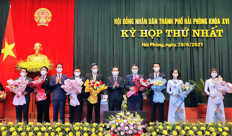 Chúc mừng Phó Chủ tịch HĐND, các Phó Chủ tịch UBND và Trưởng các ban của HĐND thành phố Hải Phòng nhiệm kỳ 2021-2026. Tiếp tục nỗ lực hơn nữa để đưa Hải Phòng thành điểm sáng phát triển kinh tế, xã hội của cả nước -0