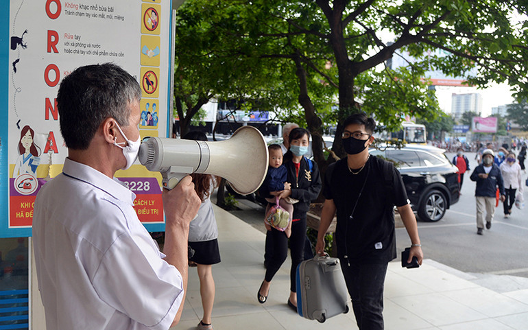 Giao thông ùn tắc tại các khu vực cửa ngõ Thủ đô trước ngày nghỉ lễ -0