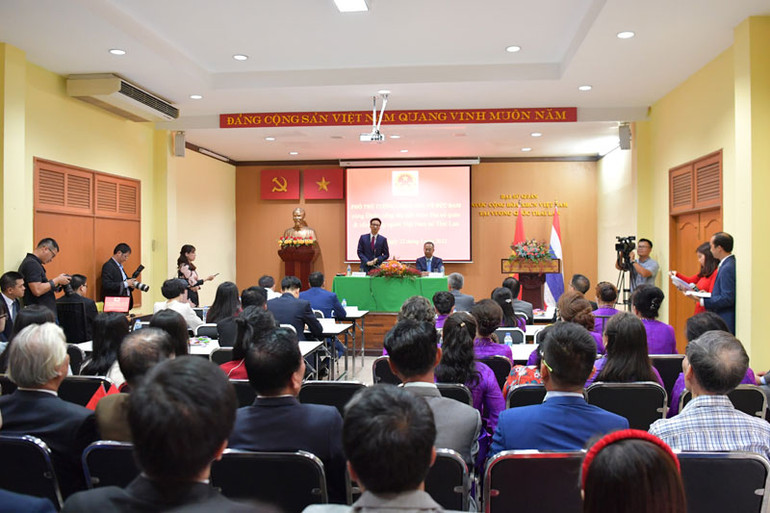 Phó Thủ tướng Vũ Đức Đam gặp gỡ cộng đồng người Việt tại Thái Lan -0