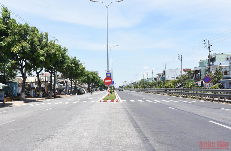 Lao động dưới trời nắng nóng gay gắt -0