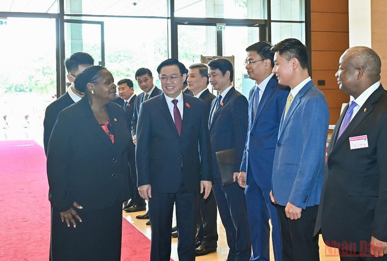 Chủ tịch Quốc hội Vương Đình Huệ đón, hội đàm với Chủ tịch Quốc hội Esperanca Laurinda Francisco Nhiuane Bias -0