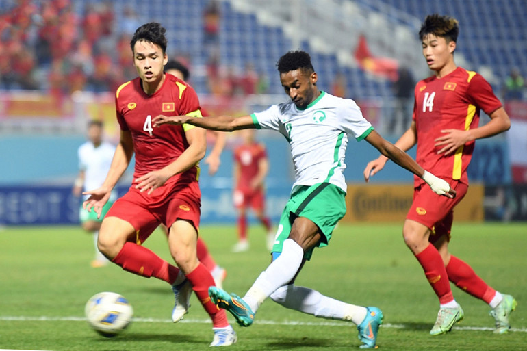 Cú dứt điểm chính xác của Moteb. (Ảnh: Ngọc Duy) (Hiệp 2) U23 Việt Nam 0-1 U23 Saudi Arabia: Văn Tùng vào sân -0