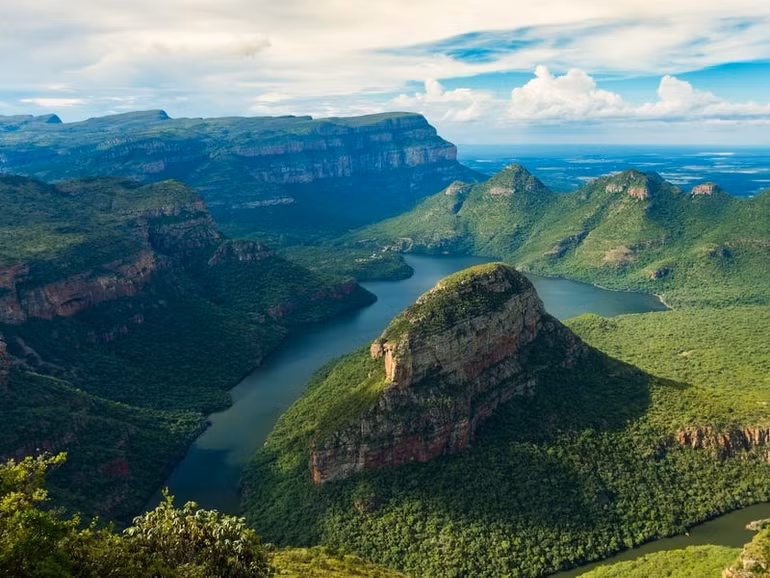 Vịnh Hạ Long trong danh sách 50 kỳ quan thiên nhiên đẹp nhất thế giới -8