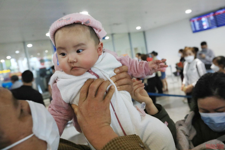 Thêm 2 chuyến bay đưa đồng bào từ Ukraine về nước -0