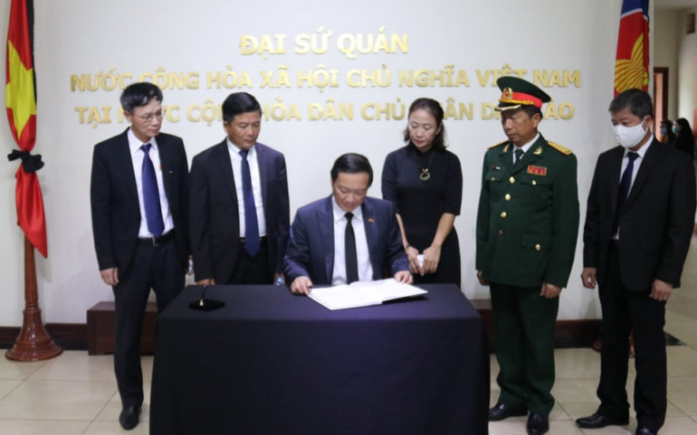 Lãnh đạo Đảng, Nhà nước Lào viếng nguyên Tổng Bí thư Lê Khả Phiêu -0