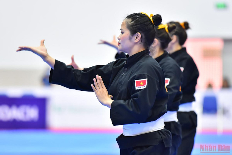 nhưng vẫn vô cùng dứt khoát. Bài biểu diễn mang về tấm huy chương Vàng đầu tiên cho Pencak Silat Việt Nam tại SEA Games 31 -6
