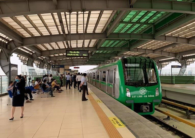 Trong vòng 15 ngày đầu, Metro Hà Nội sẽ thực hiện miễn phí hành khách đi tàu, sau đó mới bán vé. Chính thức khai thác thương mại tuyến đường sắt đô thị Cát Linh - Hà Đông -0