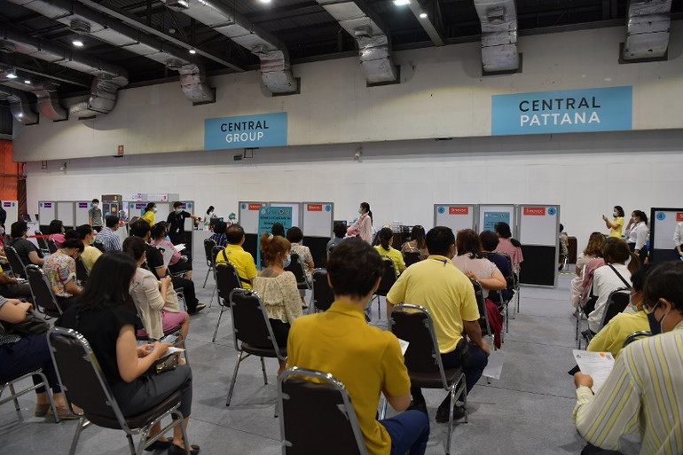 Thái Lan bắt đầu tiêm vaccine Covid-19 trên toàn quốc -0