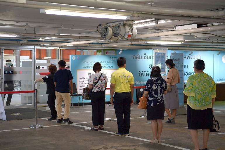 Thái Lan bắt đầu tiêm vaccine Covid-19 trên toàn quốc -0