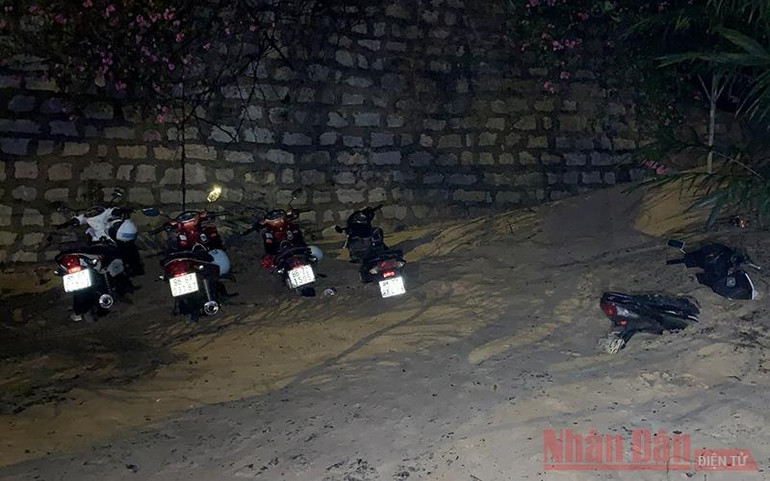 Mưa lớn gây sạt lở một số tuyến đường ở Mũi Né và Hòa Thắng -0