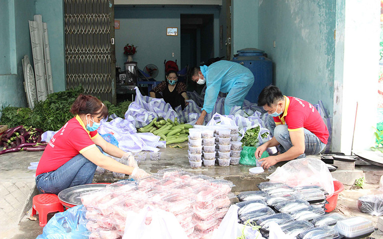 Nhóm thiện nguyện chung sức mùa dịch -0