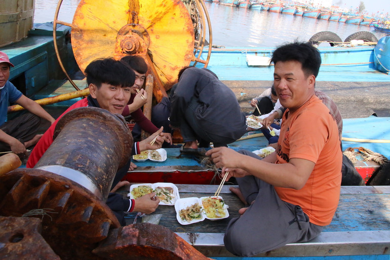 Lộc biển cuối năm của ngư dân miền trung -0