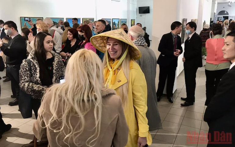 Triển lãm tranh kỷ niệm 30 năm thiết lập quan hệ ngoại giao Việt Nam – Ukraine -0