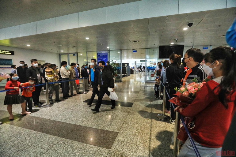 Thêm 2 chuyến bay đưa đồng bào từ Ukraine về nước -0