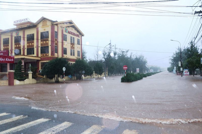 Nam Định sạt lở hai đoạn đê biển do ảnh hưởng bão số 7 -0