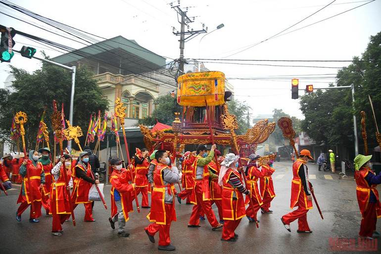 Chủ tịch nước Nguyễn Xuân Phúc xuống đồng cày ruộng tại Lễ Tịch điền Đọi Sơn -0