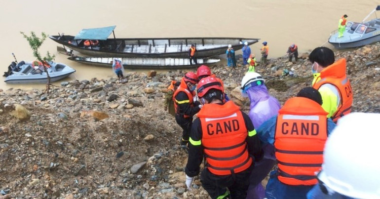 Thiết lập cầu đường thủy tiến vào Rào Trăng 3 -0