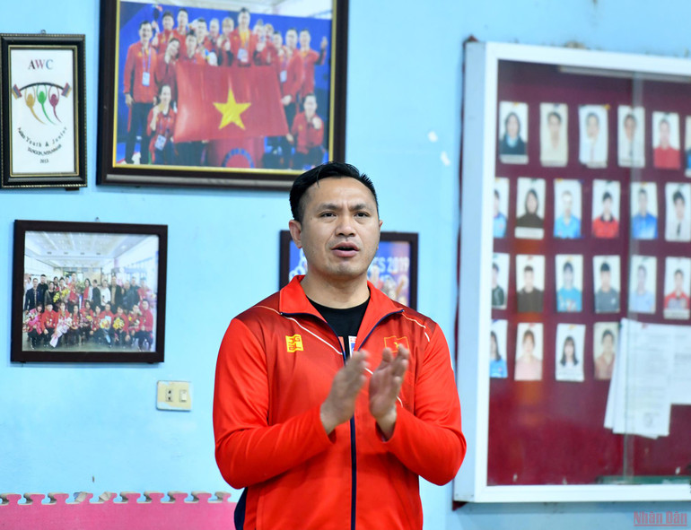 Đô cử Việt Nam tập luyện, quyết tâm giành vàng trên sân nhà -0