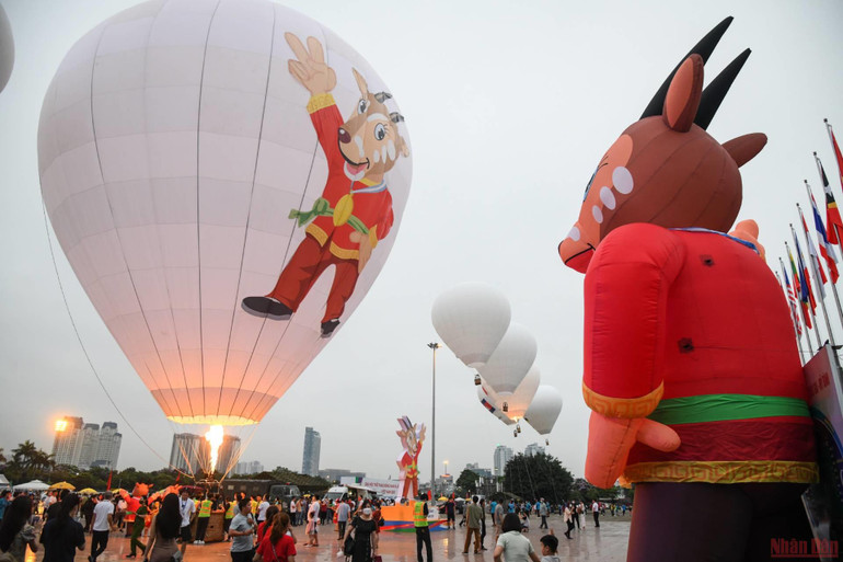 [CẬP NHẬT] Sân vận động quốc gia Mỹ Đình nhộn nhịp trước giờ khai mạc SEA Games 31 -0