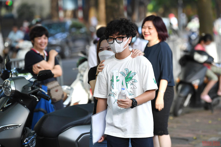 Học sinh Hà Nội bước vào môn thi đầu tiên kỳ tuyển sinh lớp 10 THPT -0