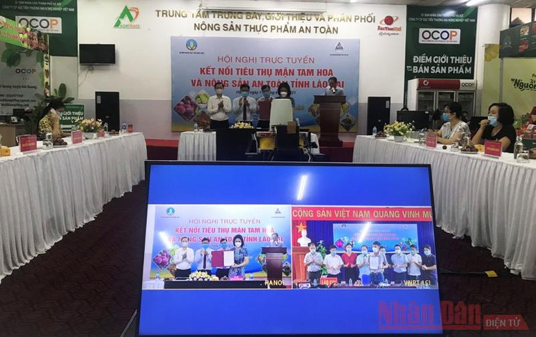 Ký biên bản ghi nhớ về việc bao tiêu nông sản giữa các doanh nghiệp với đại diện tỉnh Lào Cai. Dịch bệnh phức tạp mận tam hoa Bắc Hà vẫn đến được với người tiêu dùng Thủ đô -0