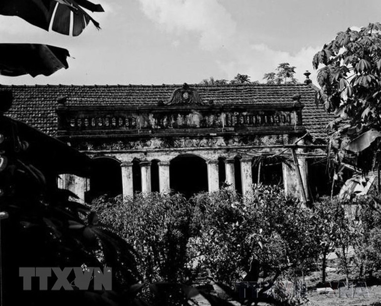 Ngày 18 và 19/12/1946, Ban Thường vụ Trung ương Đảng đã họp hội nghị tại Vạn Phúc (Hà Đông), quyết định phát động toàn quốc kháng chiến. Trong ảnh: Ngôi nhà ở làng Vạn Phúc, nơi Chủ tịch Hồ Chí Minh viết Lời kêu gọi Toàn quốc kháng chiến. (Ảnh: TTXVN) 75 năm toàn quốc kháng chiến: Quyết tử cho Tổ quốc quyết sinh -0
