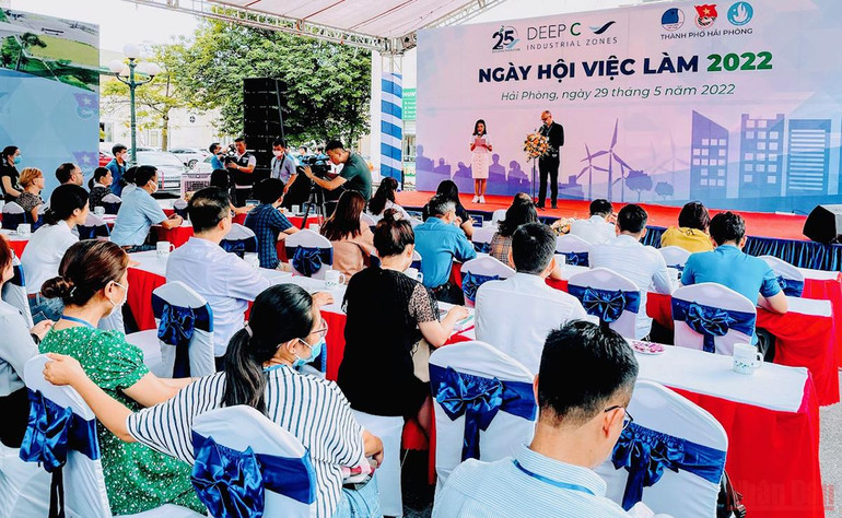 Gần 2 nghìn lao động tham gia Ngày hội việc làm Hải Phòng năm 2022 -0