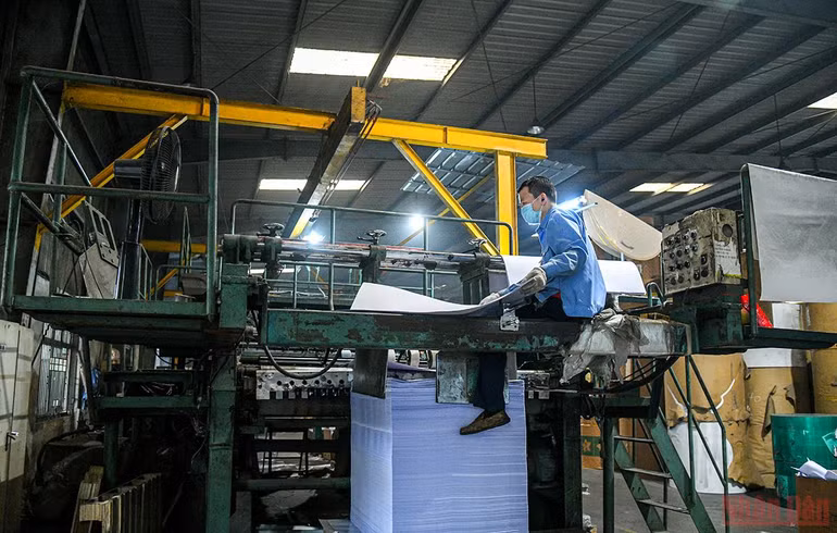 Các doanh nghiệp trong nước nỗ lực vượt khó, tăng đà phục hồi -0