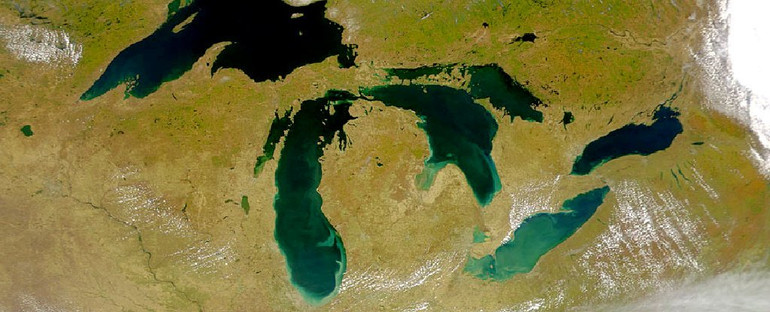 Hồ Lớn (Great Lakes) ở Bắc Mỹ qua ảnh vệ tinh NASA năm 2000. Thể tích các hồ nước từ băng tan tăng 50% trong 30 năm -0