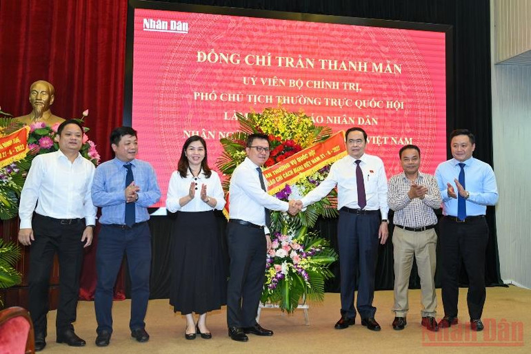 Phó Chủ tịch Thường trực Quốc hội Trần Thanh Mẫn thăm, chúc mừng Báo Nhân Dân -0