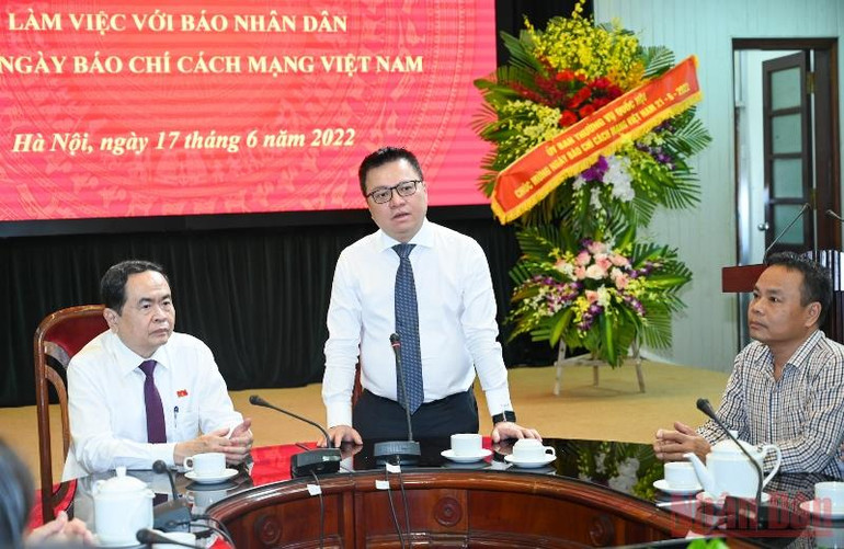 Phó Chủ tịch Thường trực Quốc hội Trần Thanh Mẫn thăm, chúc mừng Báo Nhân Dân -0