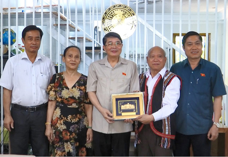 Phó Chủ tịch Quốc hội Nguyễn Đức Hải thăm, tặng quà gia đình chính sách tại huyện Đông Giang. Phó Chủ tịch Quốc hội Nguyễn Đức Hải tiếp xúc cử tri tại Quảng Nam -0