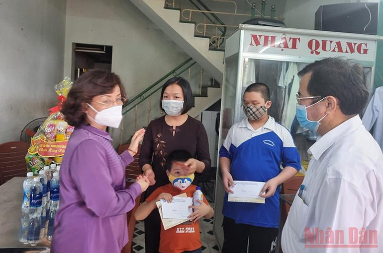 Quan tâm đặc biệt đến các trẻ em có cha, mẹ mất do Covid-19 -0