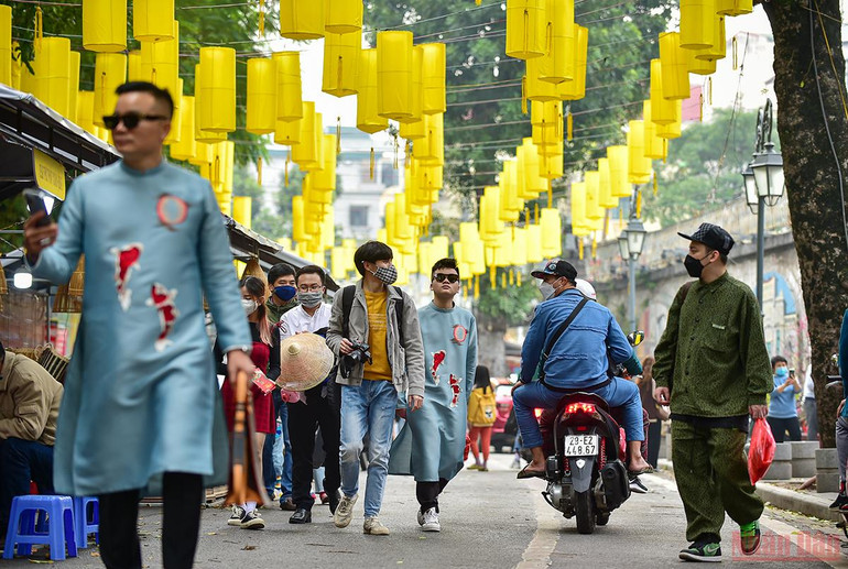 Hà Nội “thay áo mới” rực rỡ đón Xuân Nhâm Dần 2022 -0