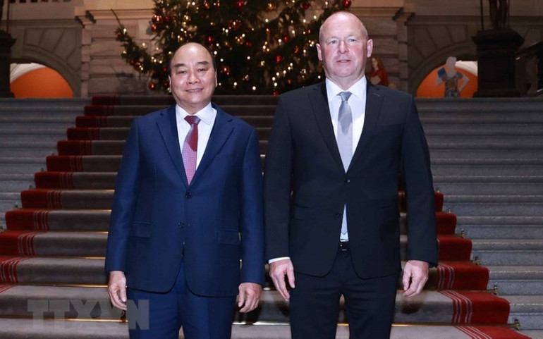 Chủ tịch nước Nguyễn Xuân Phúc và Chủ tịch Hội đồng Quốc gia Liên bang Thụy Sĩ Andreas Aebi. (Ảnh: Thống Nhất/TTXVN) ttxvnchu_tich_nuoc002-1637972483773.jpeg