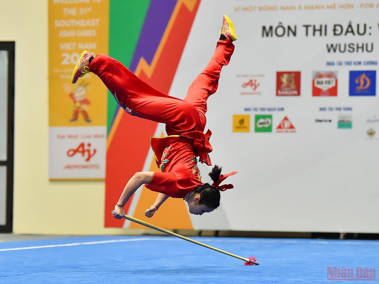 Đặng Tiểu Bình hứa hẹn sẽ người kế thừa xứng đáng của "cô gái Vàng wushu" trong tương lại không xa. Những làn gió mới của Wushu Việt Nam -0