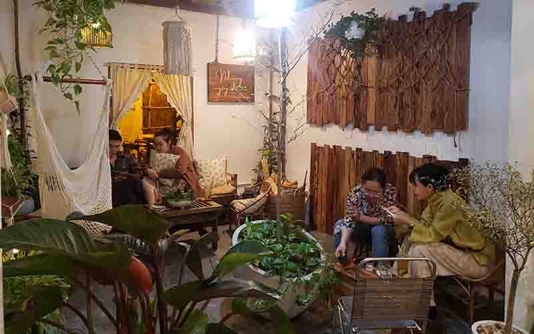 Người dân Đà Nẵng nhẹ nhàng đón năm mới -0