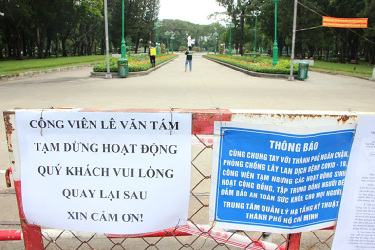 Người dân TP Hồ Chí Minh trong thời gian giãn cách do dịch Covid-19 -0