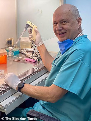 Nhà khoa học tự tái lây nhiễm Covid-19 để nghiên cứu kháng thể -0