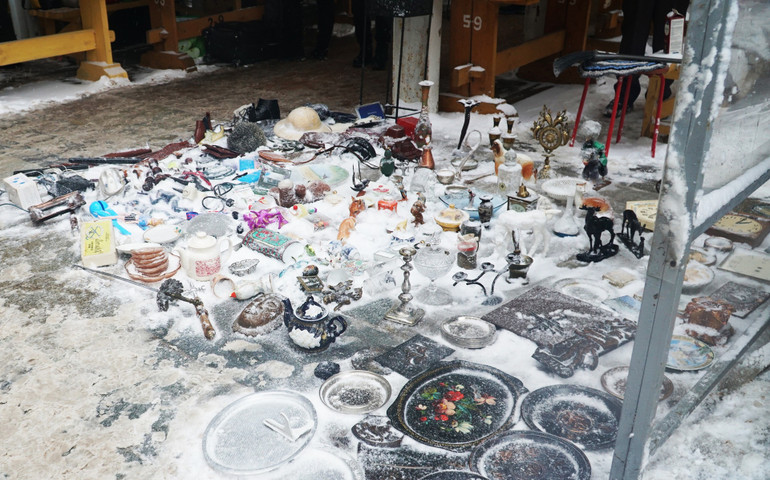 Năm mới đi chợ đồ cũ ở Moscow -0