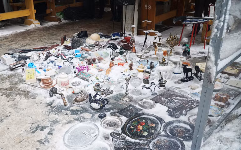 Năm mới đi chợ đồ cũ ở Moscow -0