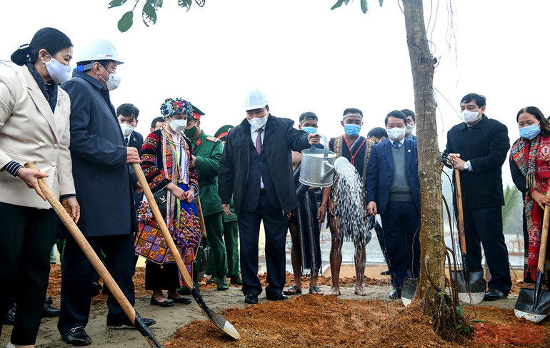 Chủ tịch nước Nguyễn Xuân Phúc dự Ngày hội “Sắc Xuân trên mọi miền Tổ quốc” năm 2022 -0