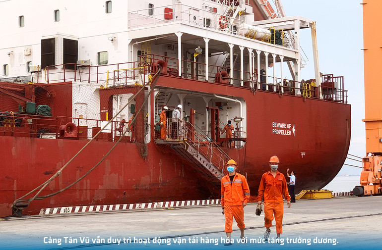 Bài 1: Cảng căng mình chống dịch từ những con tàu -0