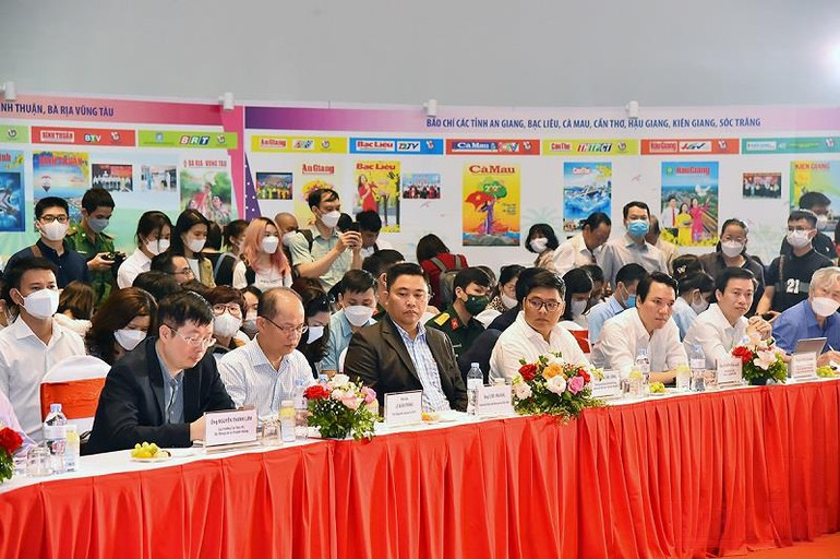 Chuyển đổi số trước hết phải tập trung vào yếu tố con người -0