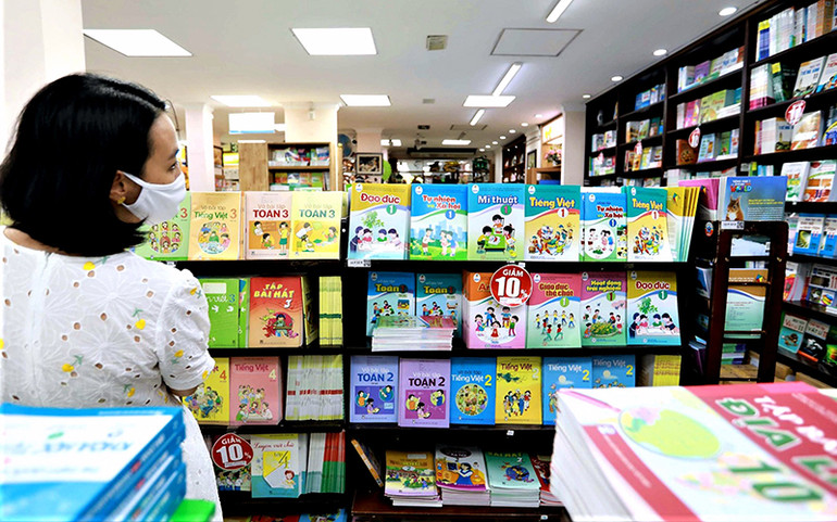 Nỗi lo sách giáo khoa khi năm học mới cận kề -0