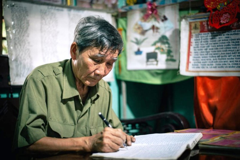 Người cựu chiến binh đam mê sưu tầm ảnh Bác -0