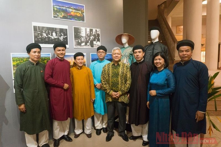 Sắc màu văn hóa đa dạng trong trang phục truyền thống ASEAN -0