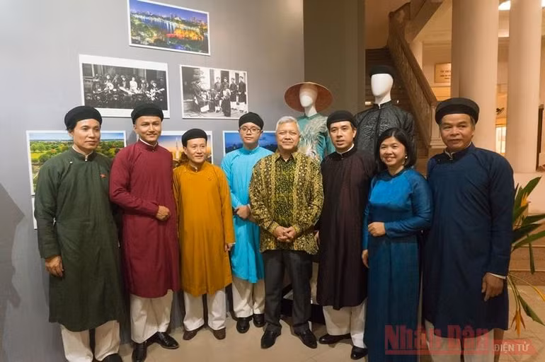 Sắc màu văn hóa đa dạng trong trang phục truyền thống ASEAN -0