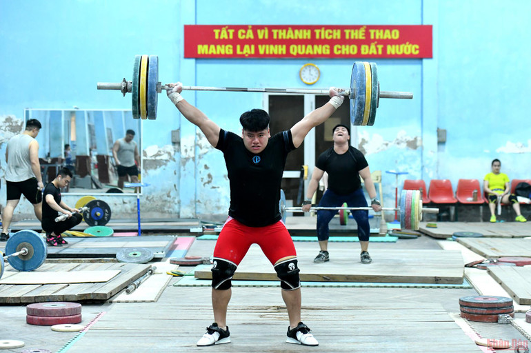 Đô cử Việt Nam tập luyện, quyết tâm giành vàng trên sân nhà -0