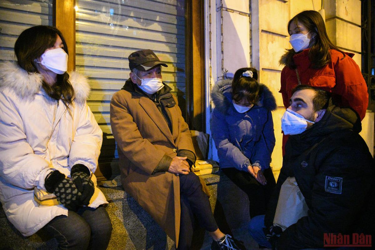 Trắng đêm Hà Nội cùng… những chuyến đi tử tế -0